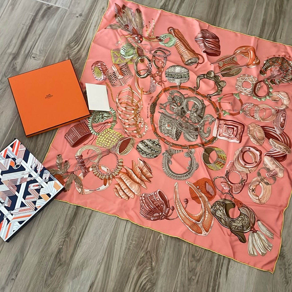 HERMES OF PARIS !! GORGEOUS SILK SCARF!